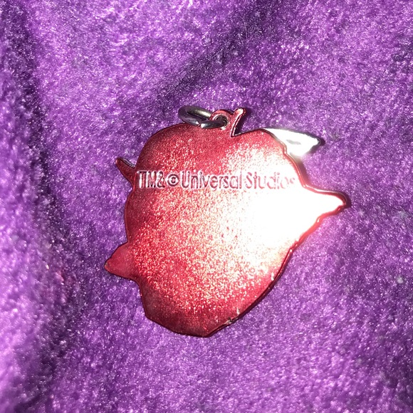 Snow White and the Huntsman Necklace Charm - Picture 2 of 2